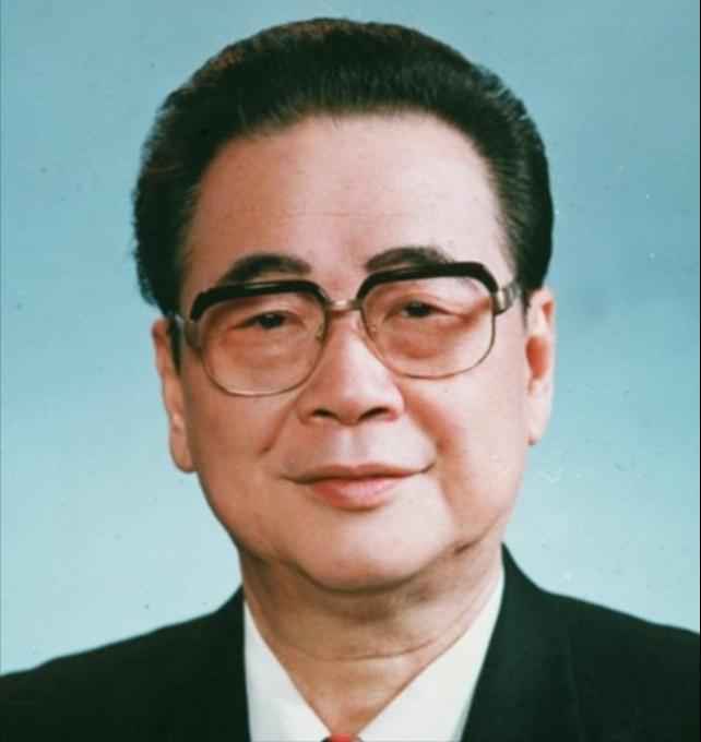 1992年7月，邓颖超因病离世，谁知，邓颖超留下的最后一句话竟是“李鹏”二字，这