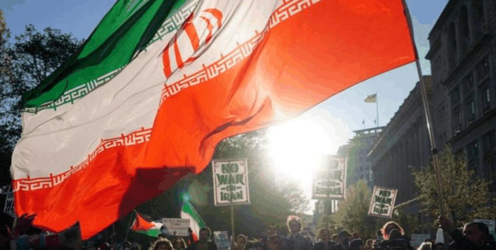 硬刚美国！伊朗最高领袖表态决不妥协，三重底气逼退霸权，硬刚美国！面对特朗普的灭国