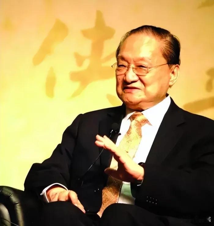金庸：大儿子自缢，二儿子入狱，大女儿失聪，唯有小女儿命好一点。

写了半辈子“侠