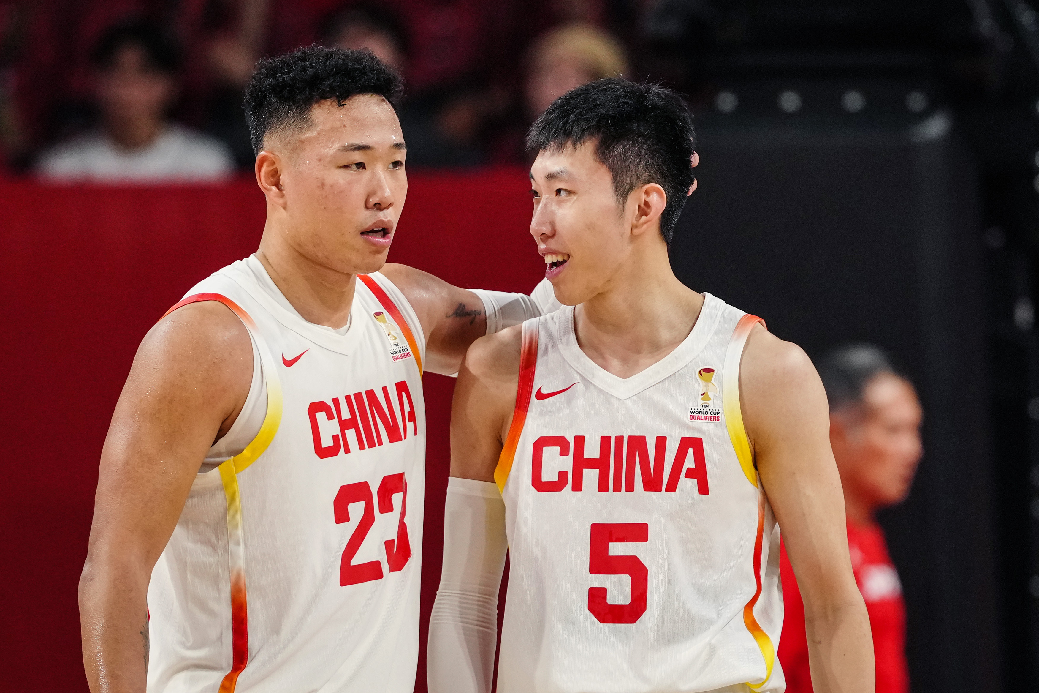 中国男篮宣布增补曾凡博，贺希宁、王浩然加入。姜伟泽，刘金雨、邹阳，胡明轩、李悦洲