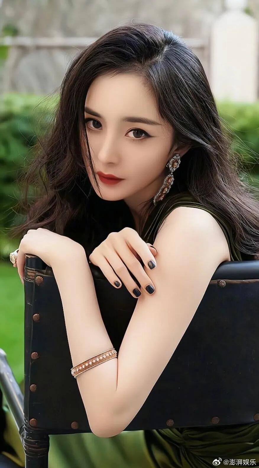 杨幂 得罪就得罪吧杨幂“得罪就得罪吧”这话太飒！直面争议从不卑躬屈膝，不迎合不妥