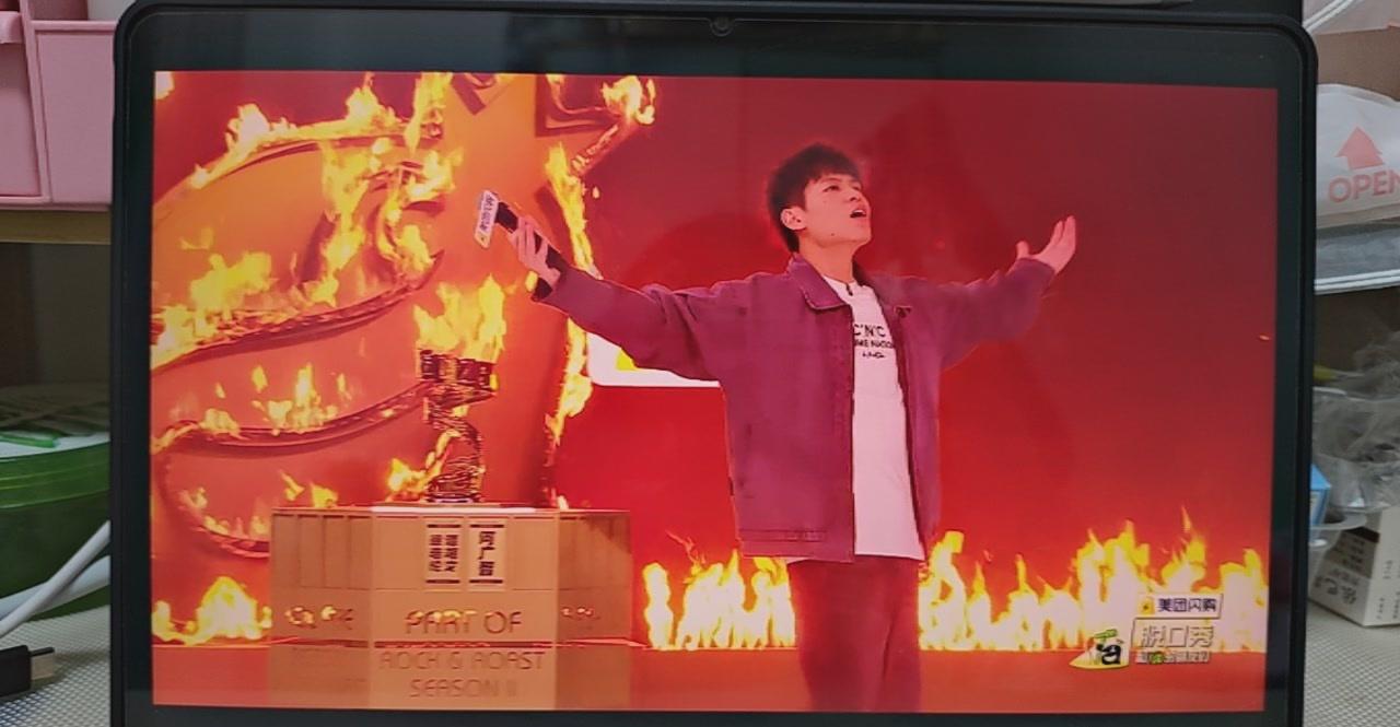 你问老实人凭什么赢？难道仅仅是靠熬资历吗？何广智的冠军奖杯给出了掷地有声的回答：