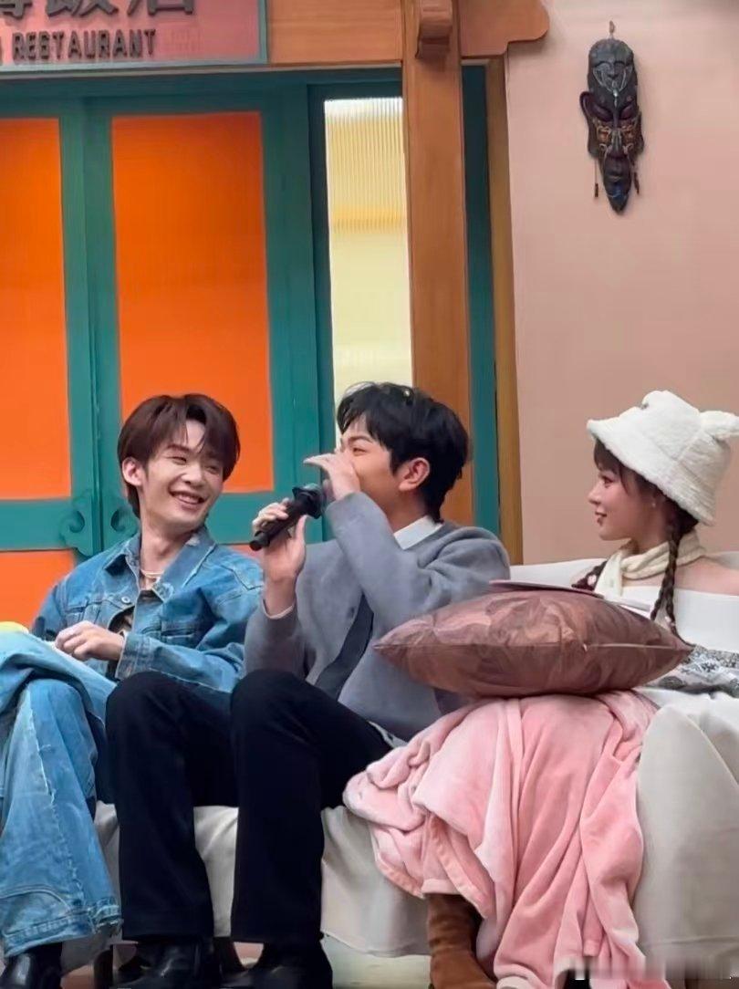 颜人中的可爱藏不住了！自曝今年春晚目标4秒，比去年多一秒就是胜利，梗王本王实锤，