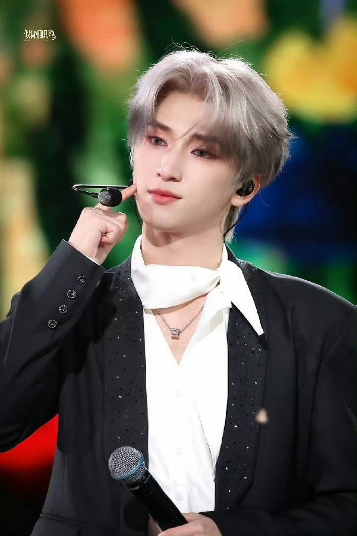 严浩翔 × 今日演唱会舞台造型饭拍 📸