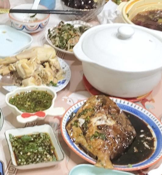 幸福是疲惫一天后，回到温馨小窝，爱人端上的那碗热汤，孩子扑进怀里的那个拥抱；是奋