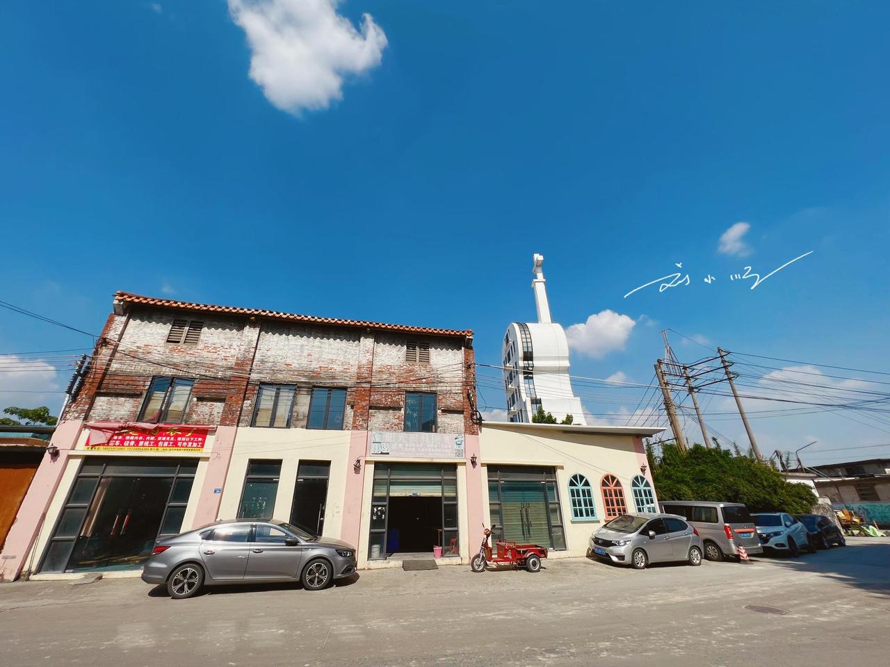 广东佛山有座“网红教堂”，外形酷似巨型小提琴，却引起广泛争议？

最近，我从广州