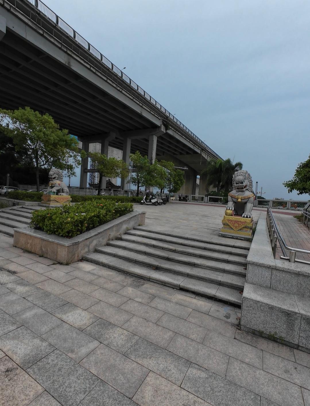 在揭阳榕东大桥只桥下，以前有个渡口，叫塘埔官渡，“未过塘埔渡，先食揭阳米”！这个