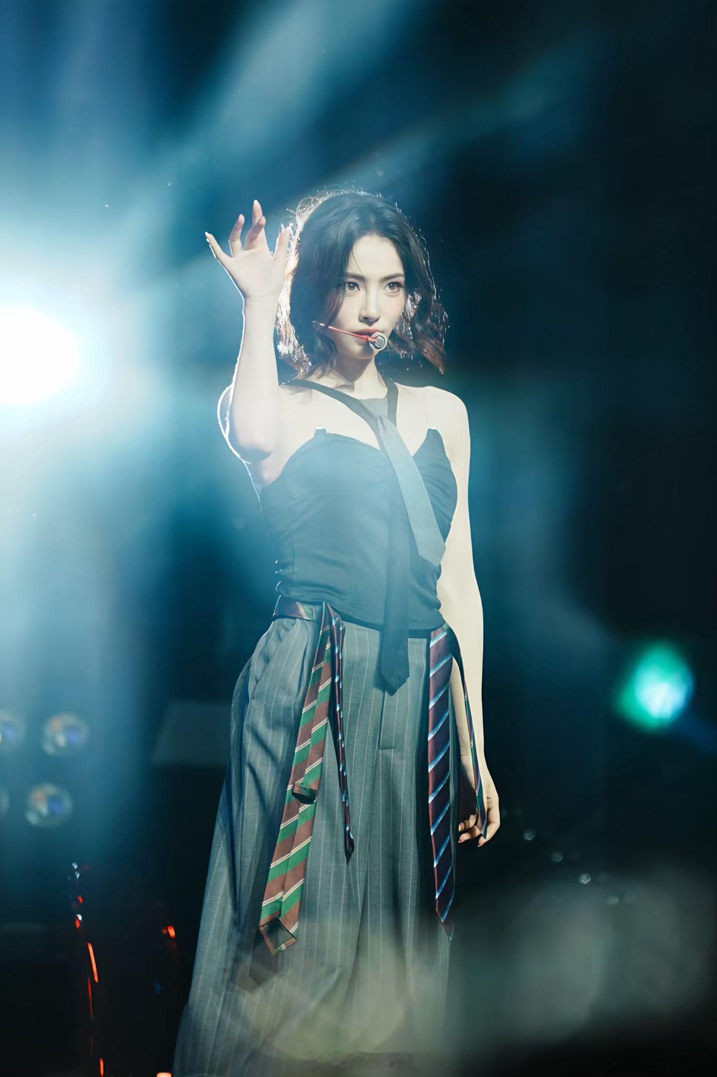 许佳琪 ✨许佳琪续假期2026巡演 👚UTUH