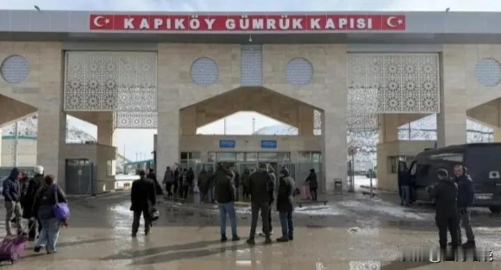 伊朗近期的动向牵动着人们的目光。

目前，伊朗仍展现出强硬姿态，革命卫队航天部队