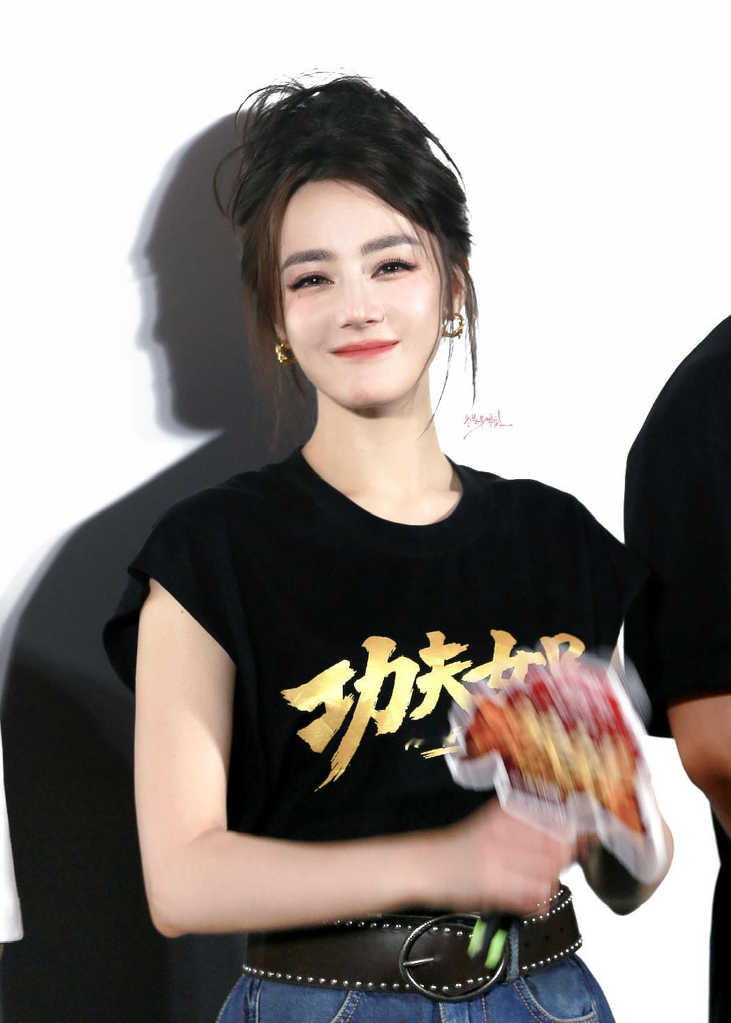 好美萌的巴巴啊这周末我一定去看《功夫女足》