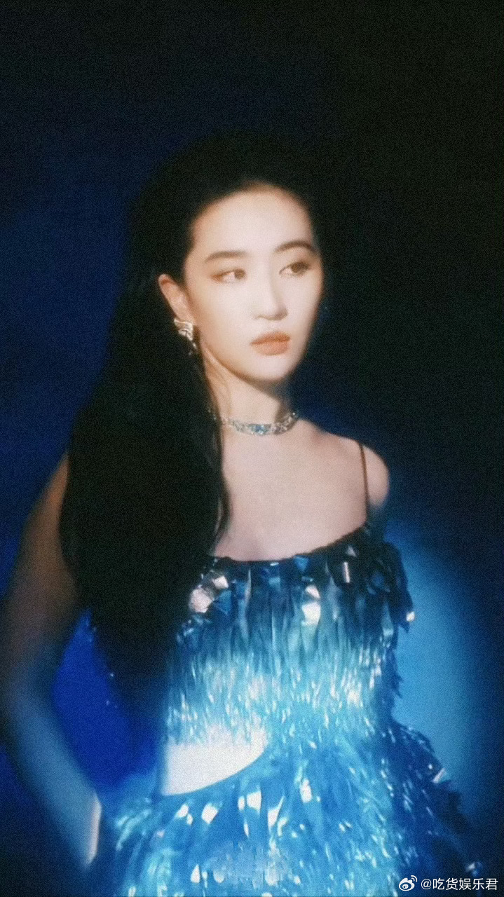 刘亦菲[超话]  刘亦菲vogue金九壁纸 ​​​