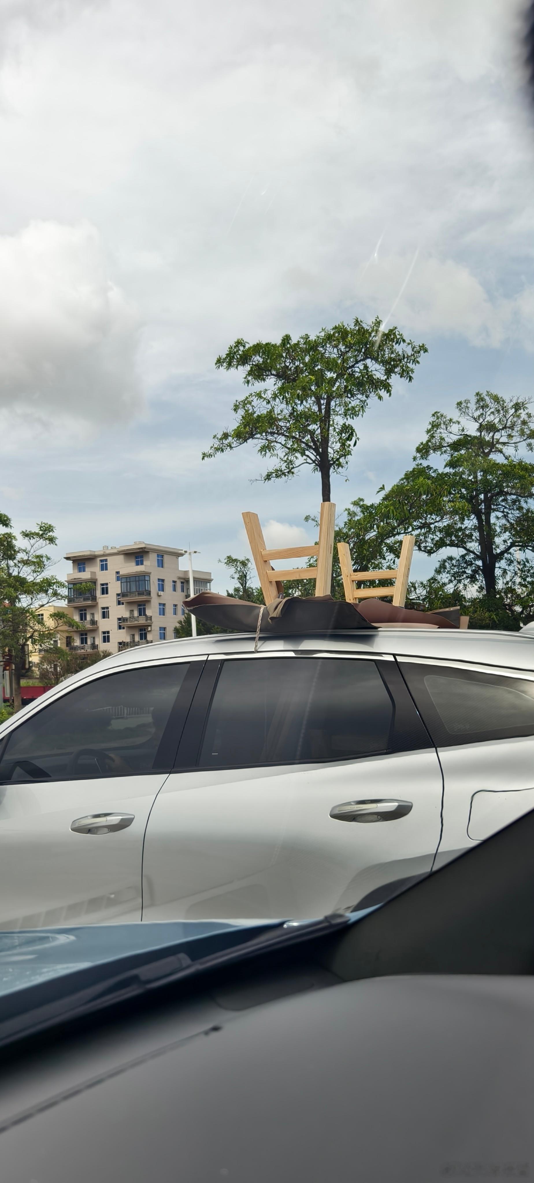 这车一看就在产业链的地方开的[哈哈]我的车库[超话] ​​​
