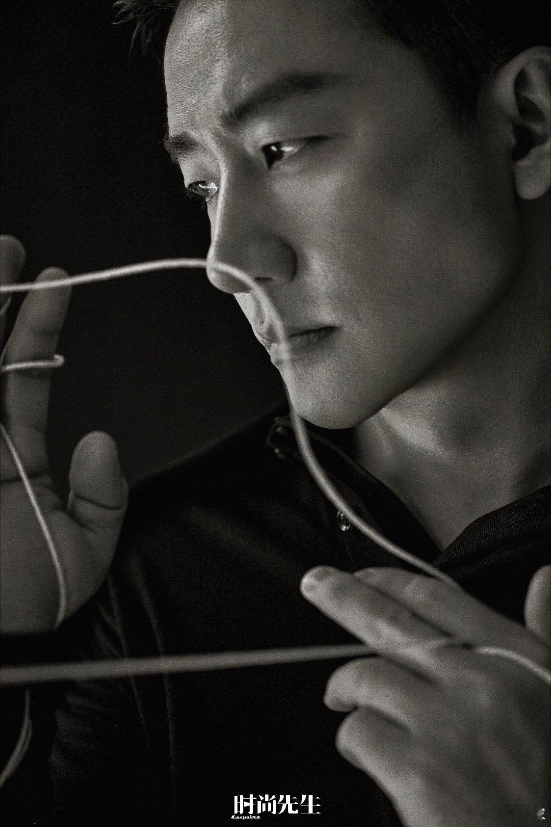 黄轩五大男刊三轮满贯别人冲一轮满贯都难，黄轩直接干到第三轮，断层领先没得说 