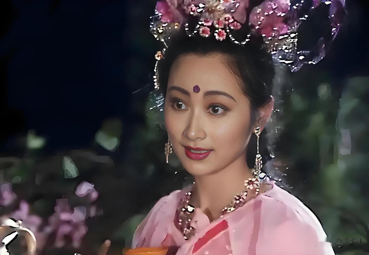 新旧《西游记》中的杏仙，看看人家旧版的造型简易又好看，而新版的生怕别人不知道她是