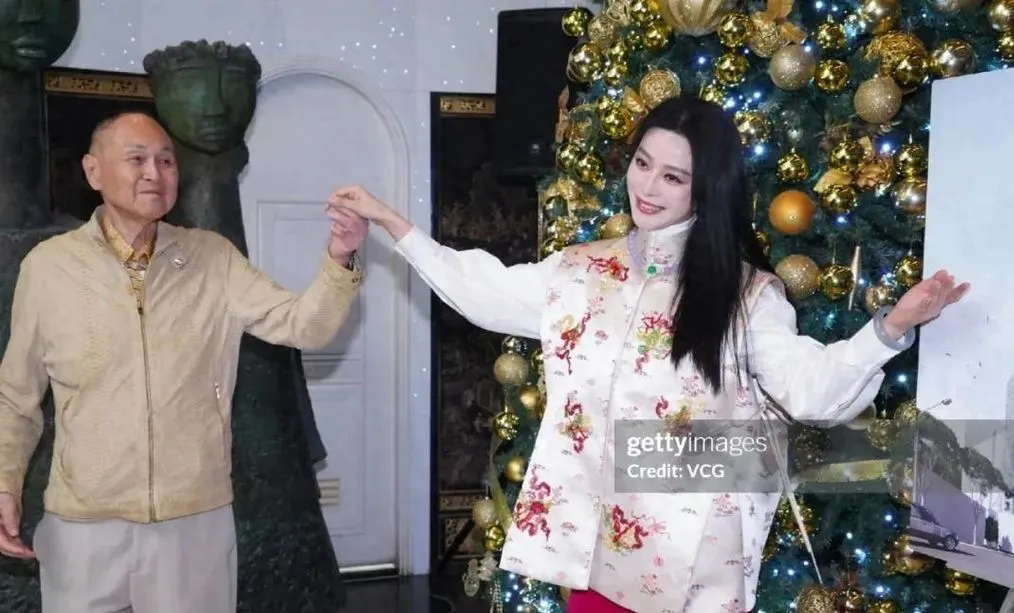 如果不是因为世道艰难，范冰冰这样的国际巨星也不会陪八十多岁的老头跳舞吧，生活不容