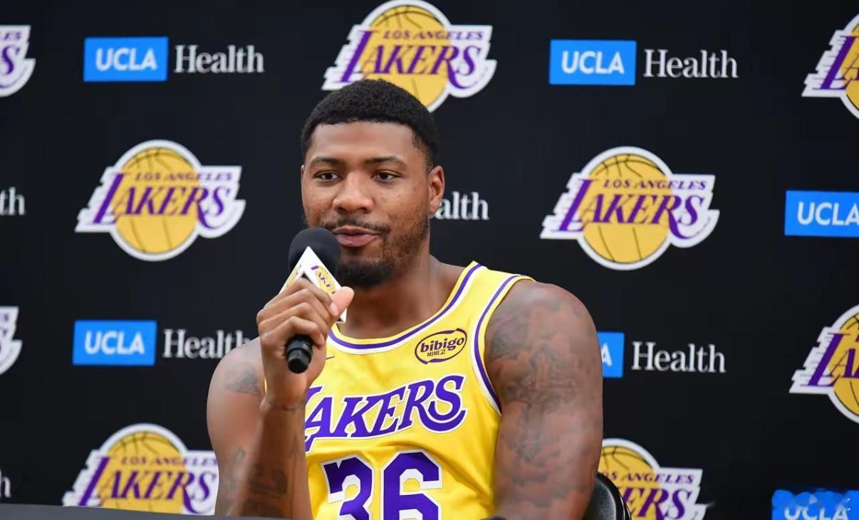 斯玛特真敢说！暗指东契奇、詹姆斯！输给黄蜂赛后，湖人老将斯玛特在采访里谈到防守，