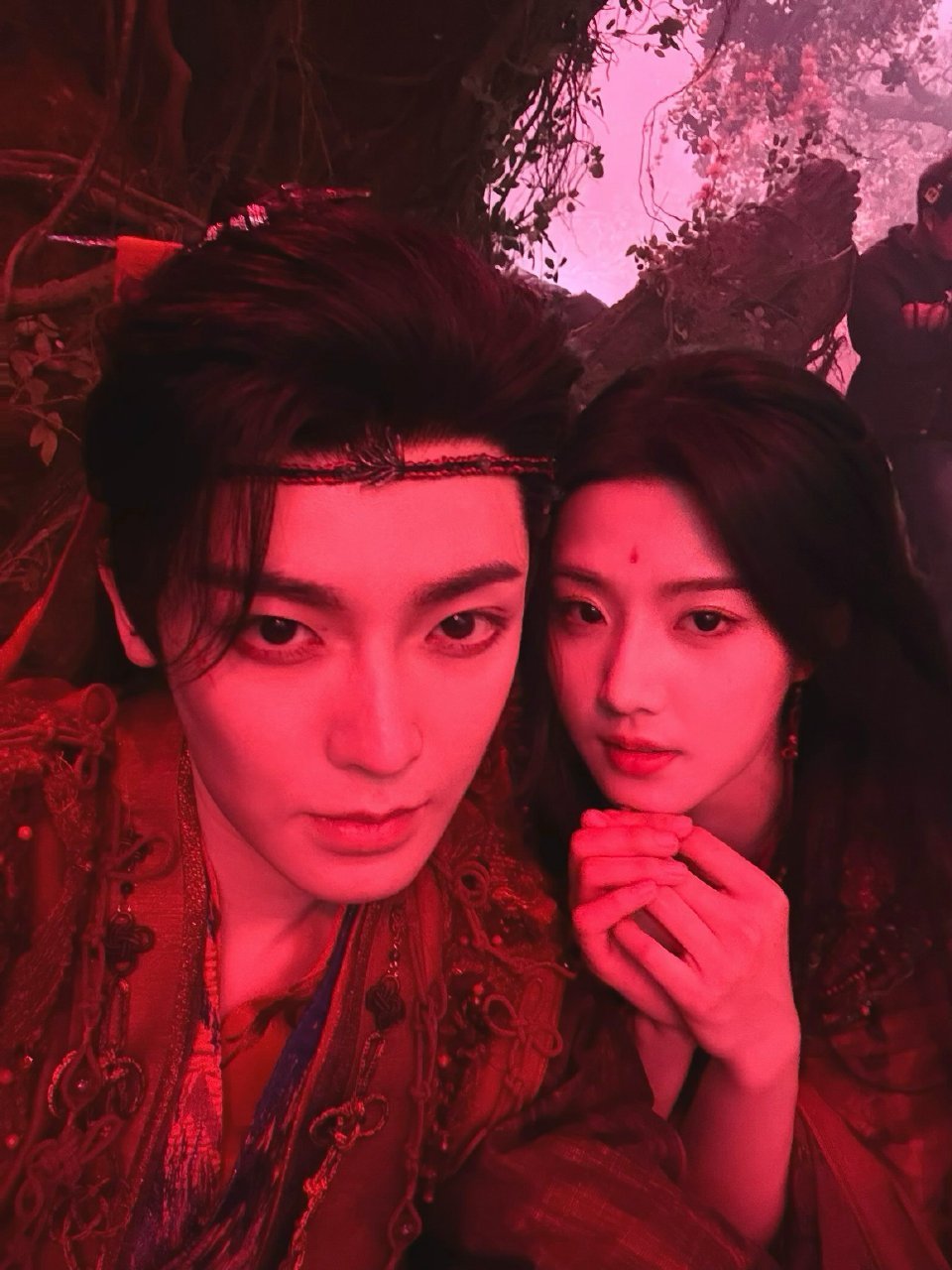 昊瀚昱宙 🌌昊瀚昱宙 不知道只知道昊噜的婚服照很曼妙 