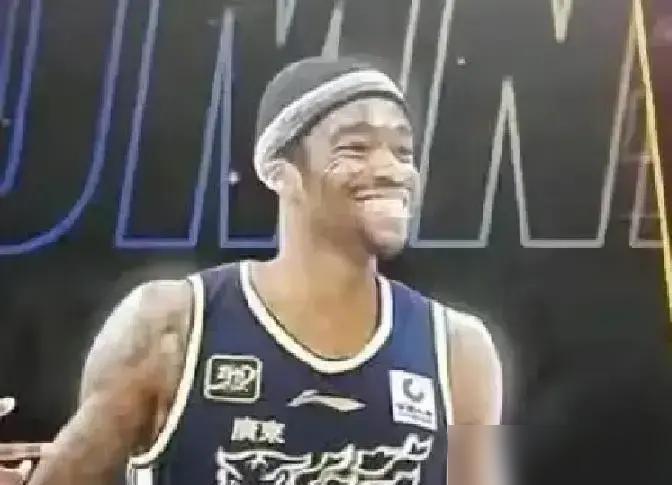 广东把500万刀的外援一脚踢开，反而活得更滋润。

谁能想到，广东队今年居然彻底