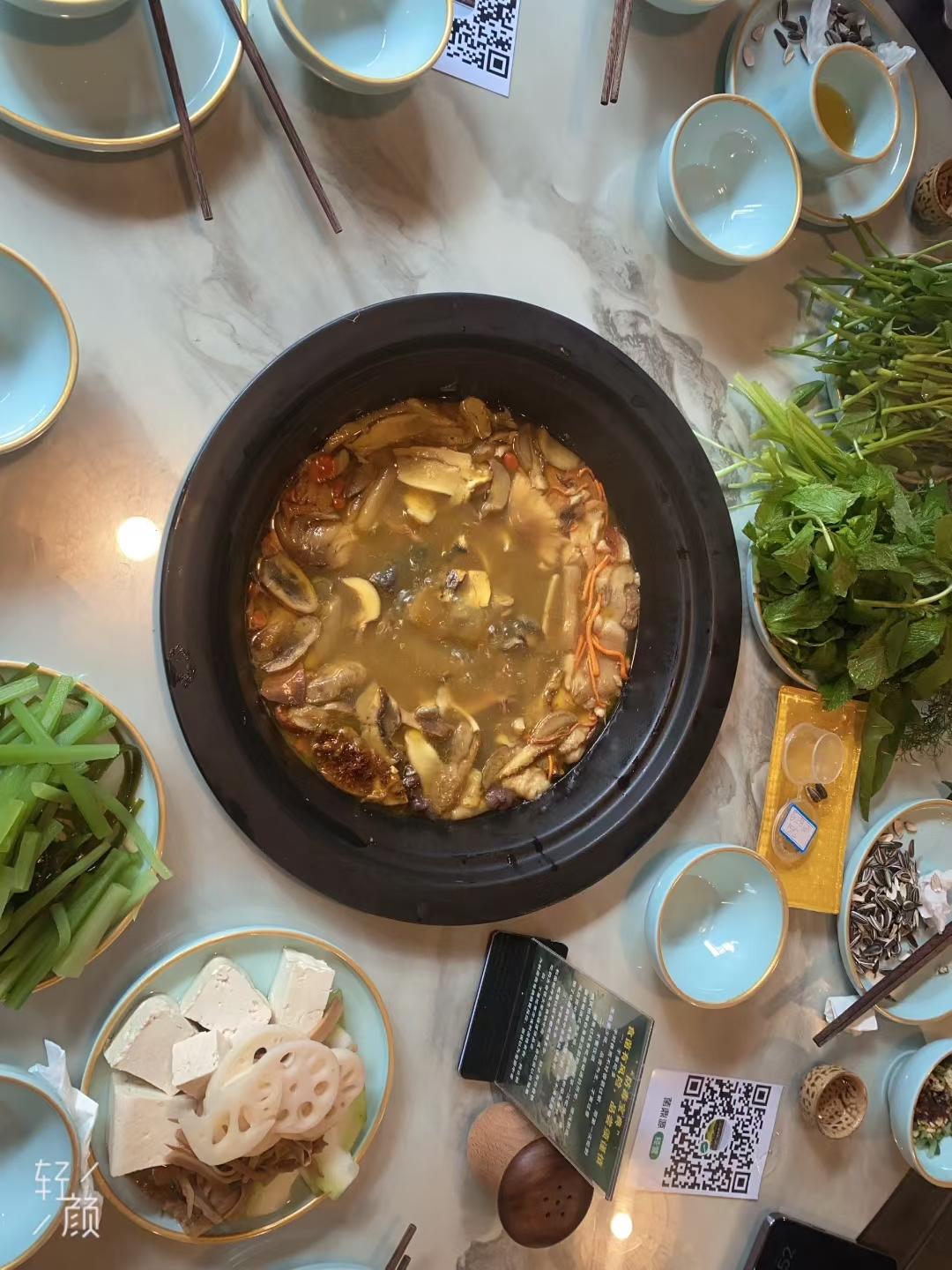 散养老妈日常！

今天是老妈来家第四天，喜欢安静的我刚开始有些心烦意乱，措手不及