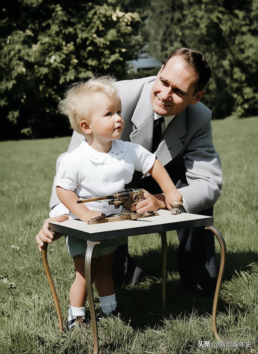 沃尔夫·吕迪格·赫斯（Wolf Rüdiger Hess，1937-2001）是