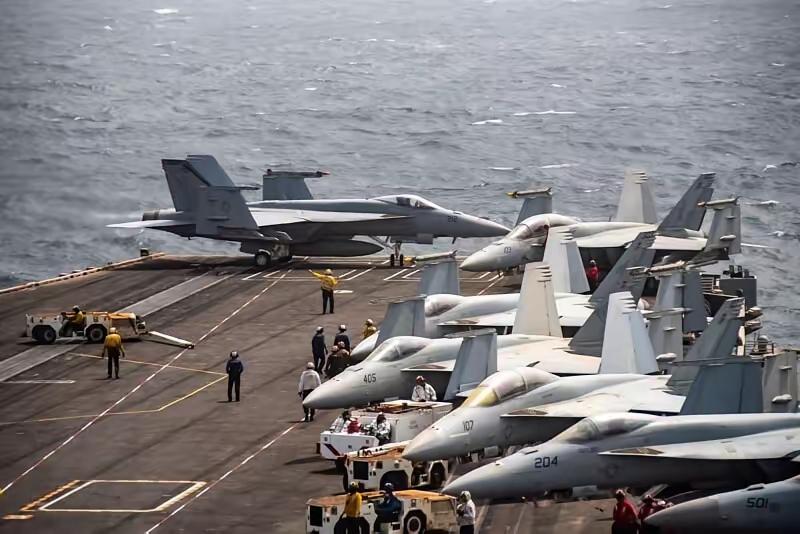 美国总统还想露回脸，结果把屁股露出来了！

喜欢看好莱坞大片的网友一定看过这样的