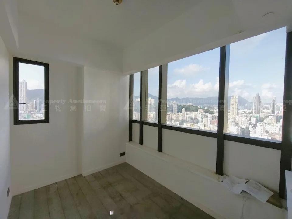 香港主体经济香港股市香港楼巿银行金融  「4球（400萬港元）買入 1球（100