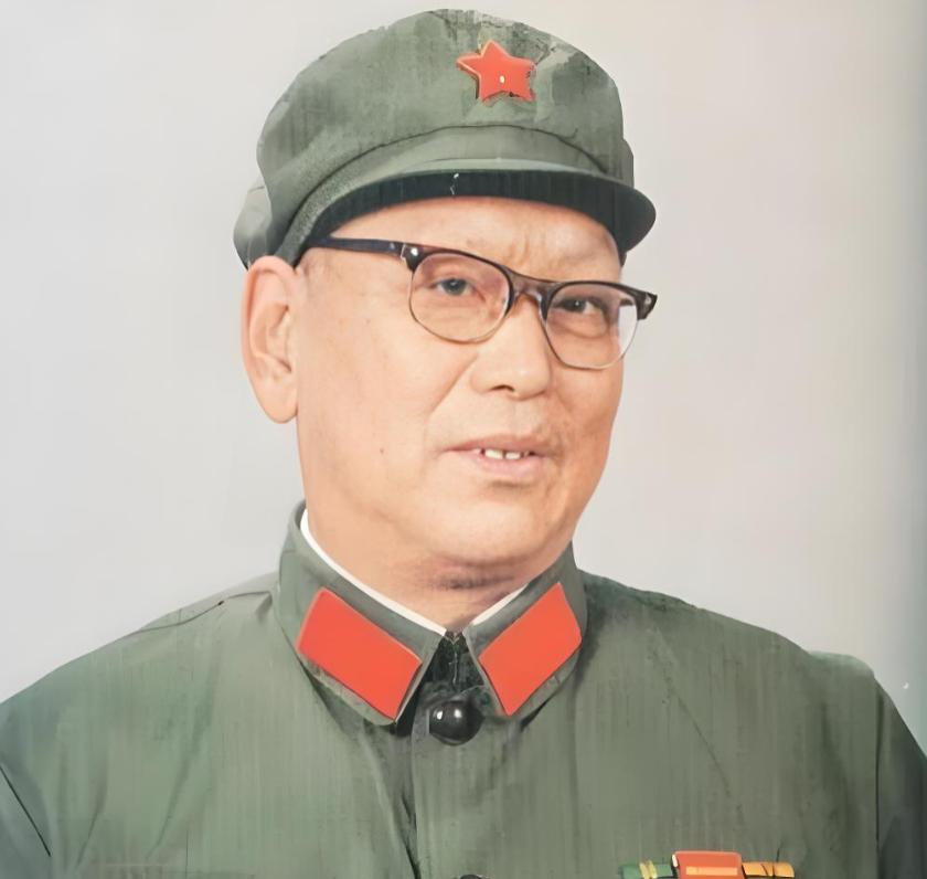 他曾担任过大名鼎鼎的“济南第一团”的团长，他还写过一本书，叫《学习战争》，你知道