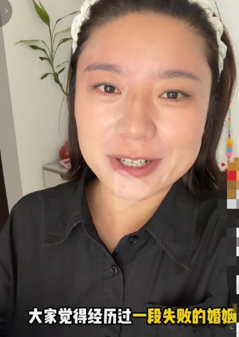 黑梅梅和马常和就是两个吃货，约个会一直在排队买吃的[捂脸]
人家约会都是去浪漫的