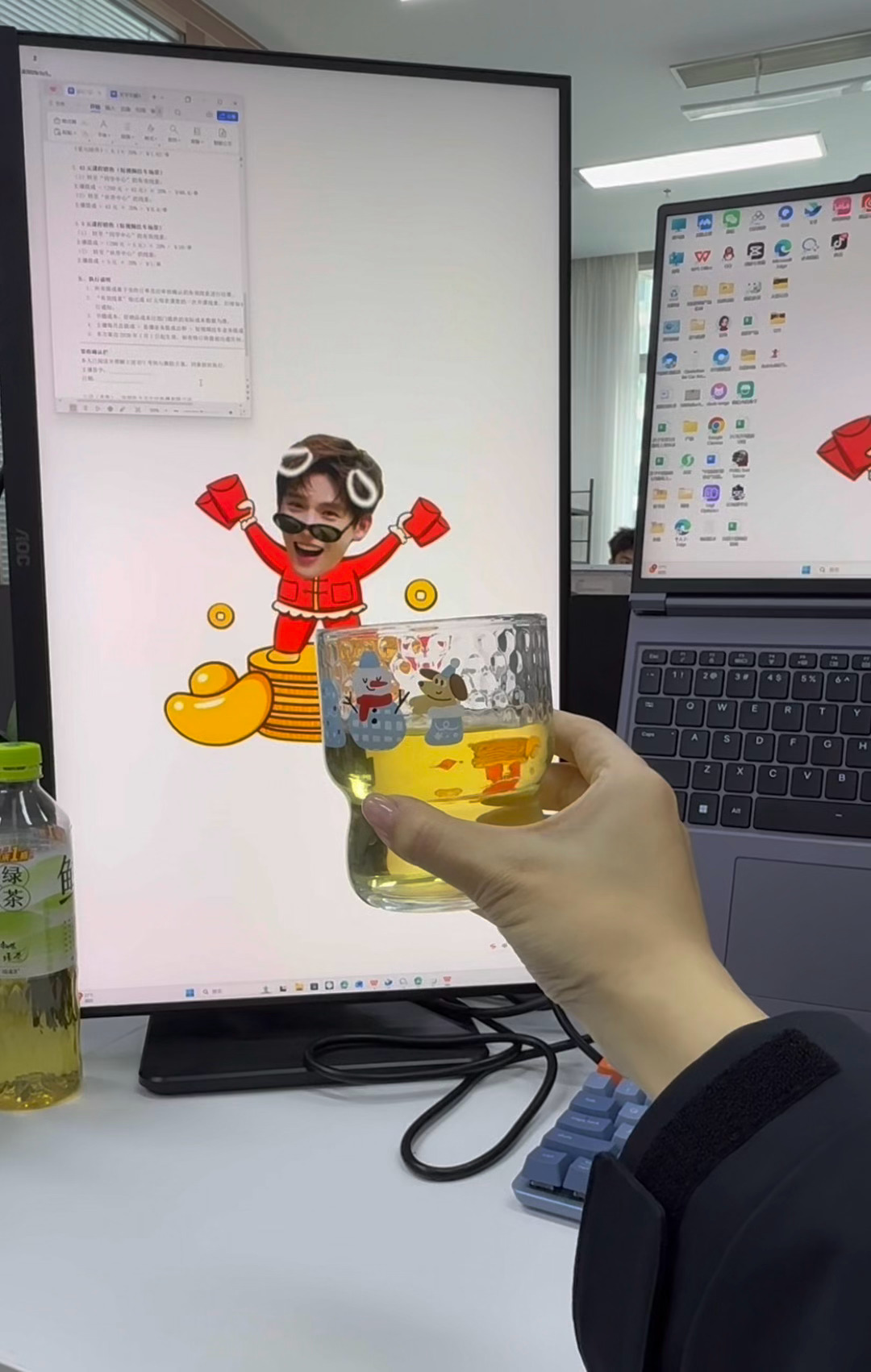 上班一天又苦又累提神就得靠中奖！！运气太好了谢谢你王大将军，你一瓶我一瓶，康师傅