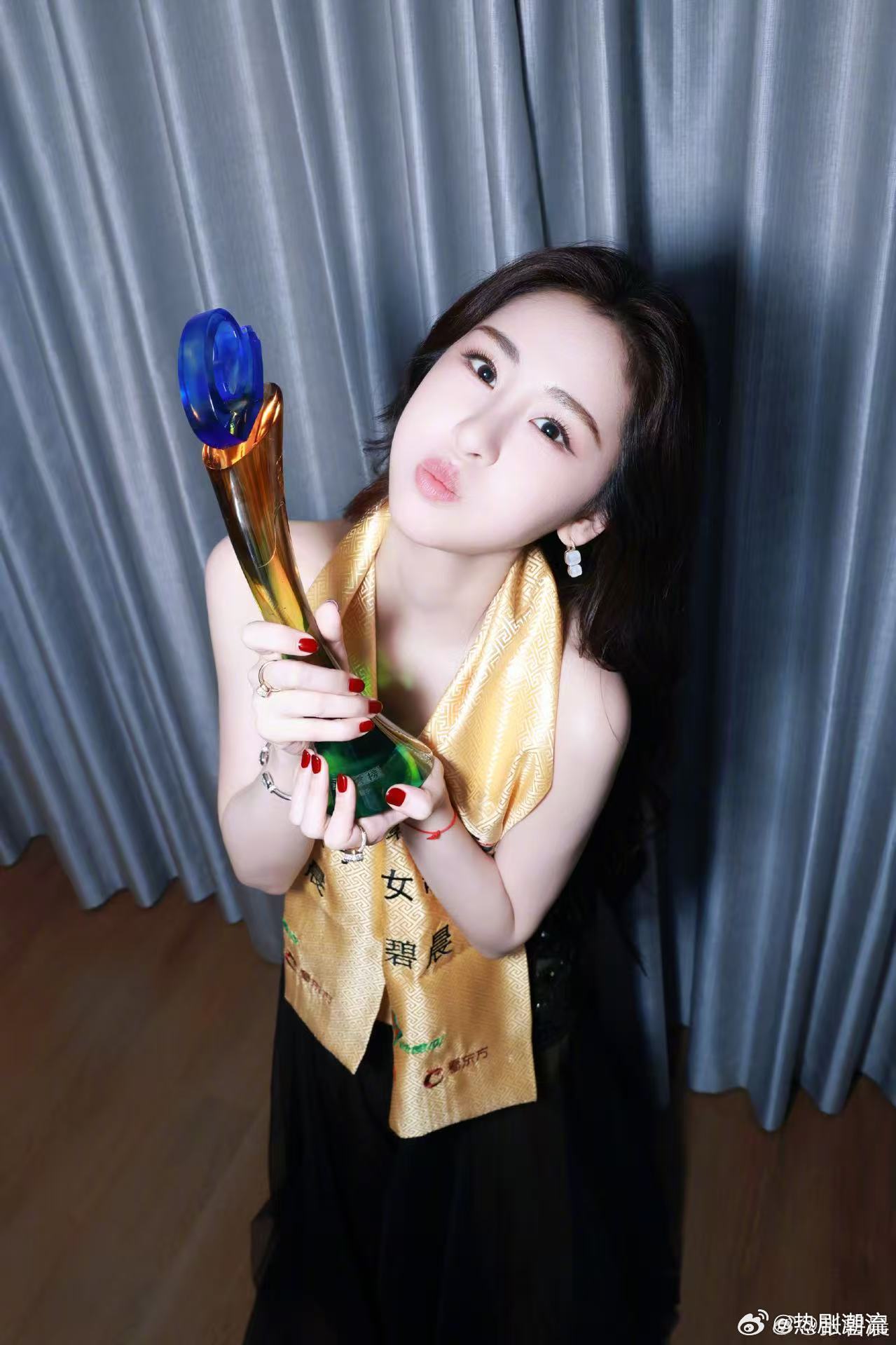张碧晨最佳女歌手张碧晨一开口梦回逐玉每当张碧晨的声音回荡在舞台上，观众们都能深刻