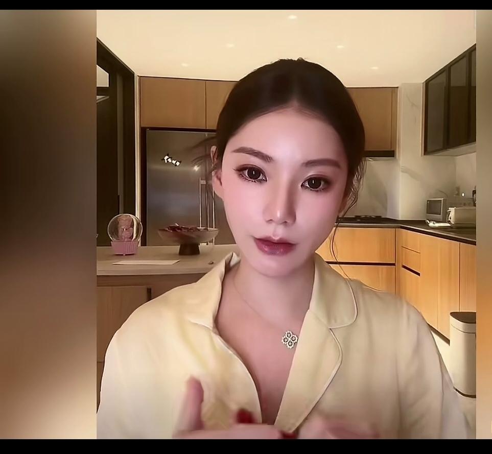 哇塞，汪小菲捡到宝了。妻子马筱梅真的好拼好勤劳。挺着一个大肚子凌晨在直播间卖货。