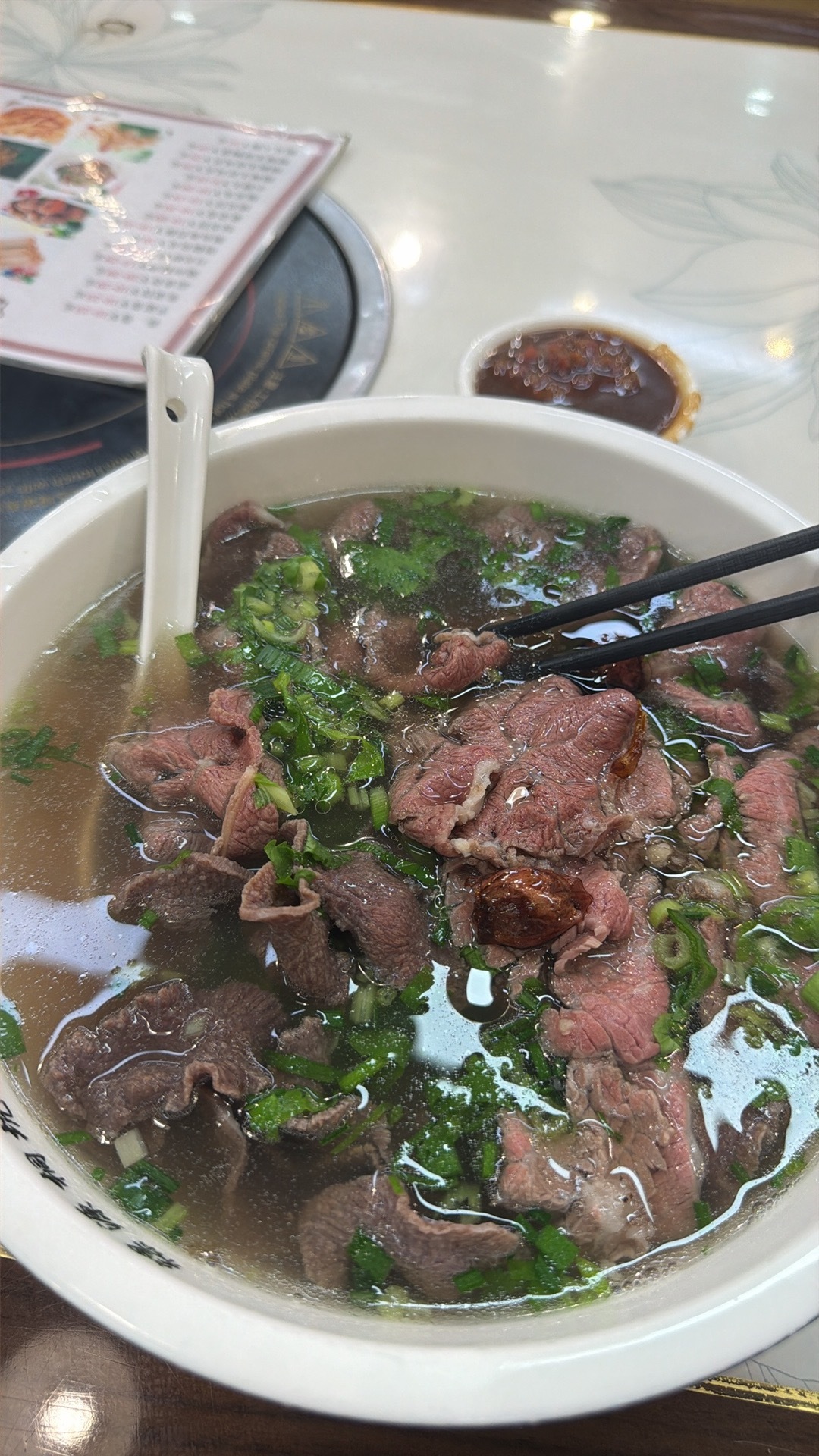 从小我妈就说我好养她很多年就给我煮番茄炒蛋拌饭吃不腻现在我每天回家就吃一碗牛肉面