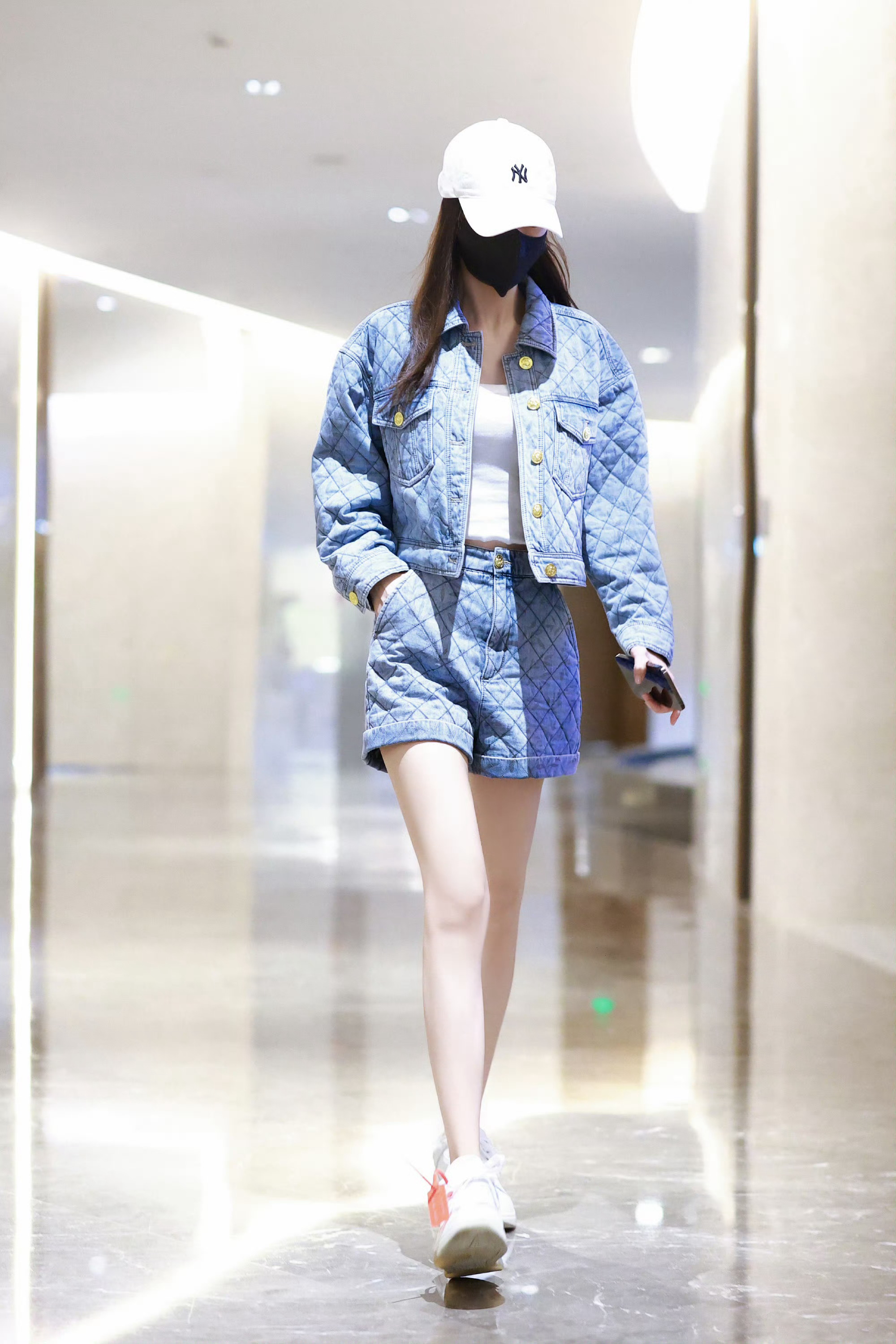 angelababy angelababy  “你是被光偏爱的，你的名字燃起我永