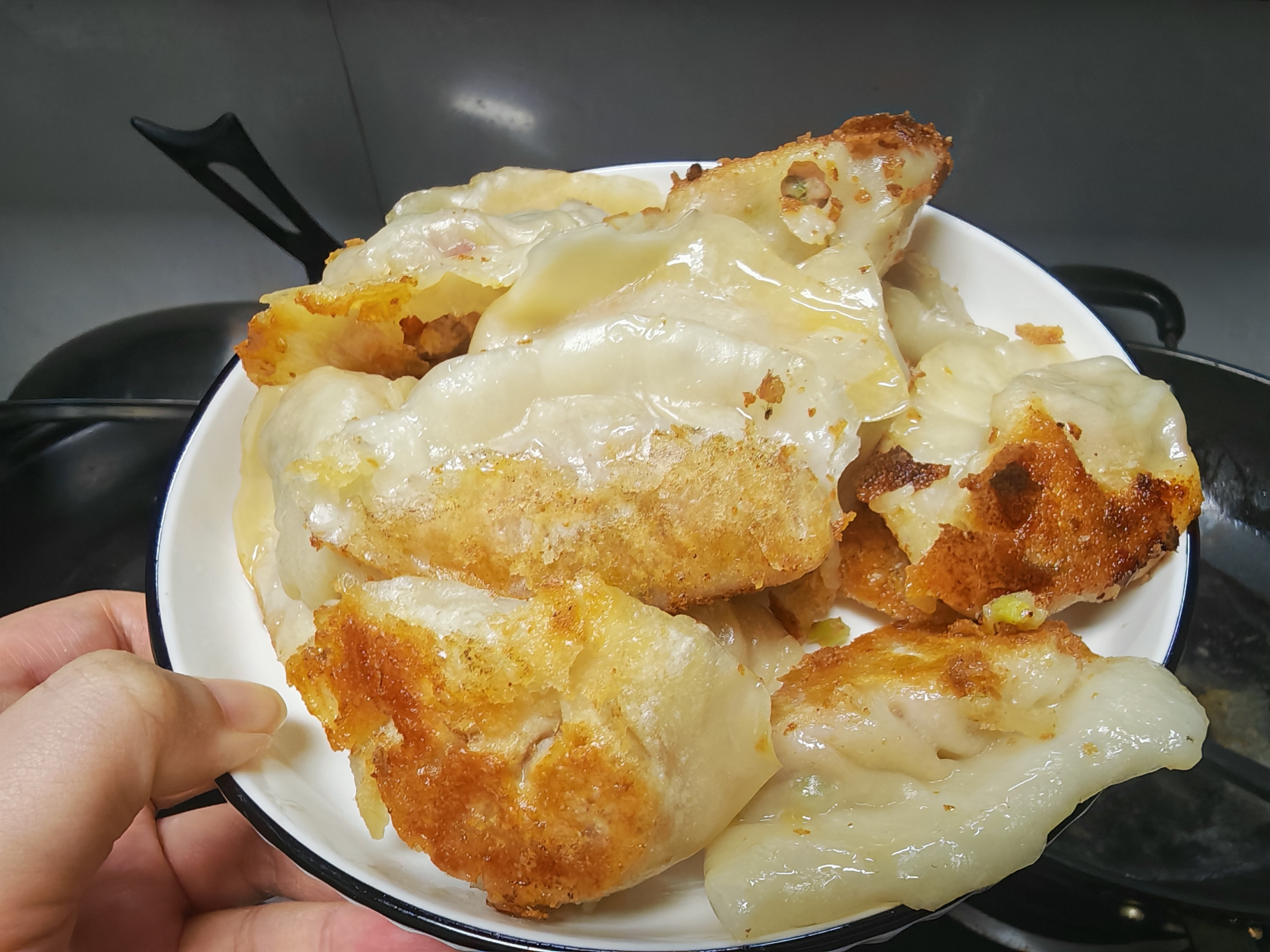今天做煎饺了[锦鲤附体][锦鲤附体][锦鲤附体] ​​​喷香 ​​​
