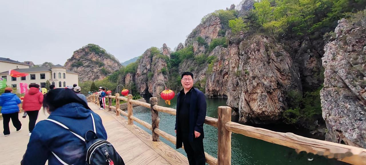 物以类聚人以群分，说的不假。我是一名普通老师，被邀约参加一个高端局。不管是身份还
