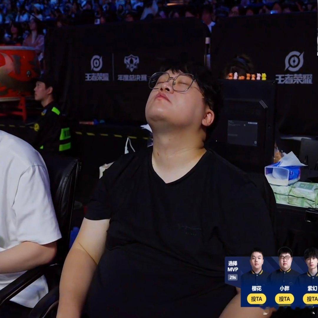 DRG被翻盘后择的表情 ​​​