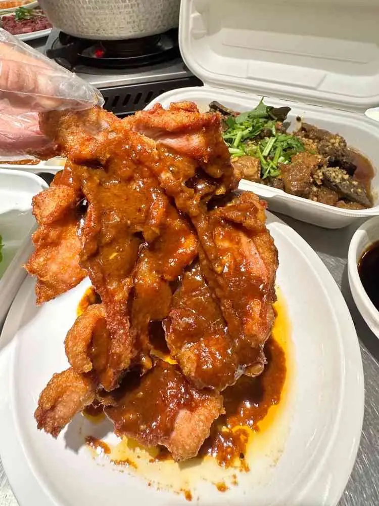 燃计沙茶皇·沙茶火锅。