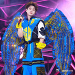 汪苏泷这次的穿搭真是美得不可思议，浅色系的衣服让他看起来更加清新少年，笑起来就像