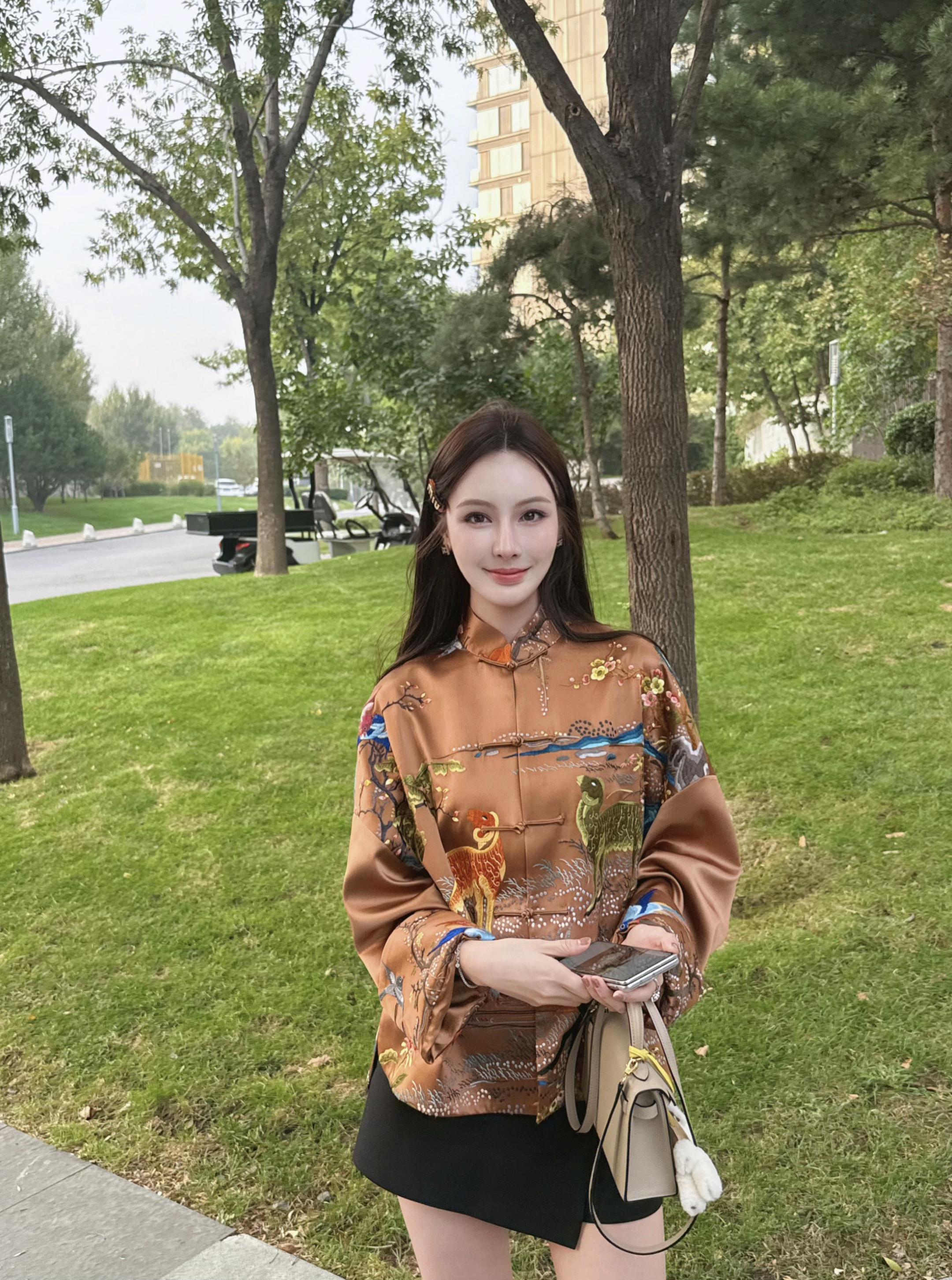 “人间朝暮 叶落惊秋”