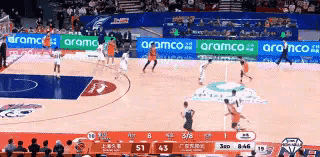 广东东阳光外援麦考尔真是自取其辱！在今天广东东阳光客场挑战上海久事的比赛中，当时