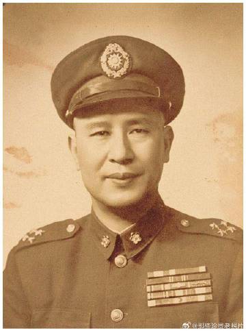 1939年冬，南宁城外寒风凛冽，昆仑关主峰上日军的太阳旗刺眼夺目。此时...