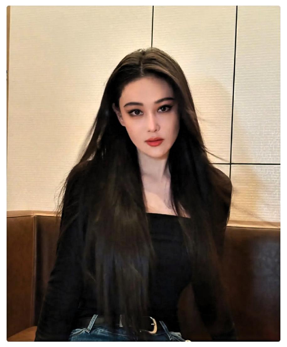 我突然理解李晨了，
张馨予虽然名气平平，
但我敢确定一件事，就是她本人身上真有种