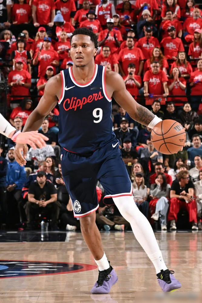 别再吹马瑟林那23分了，我告诉你，那根本不是为了赢球。
那是一场蓄谋已久的个人