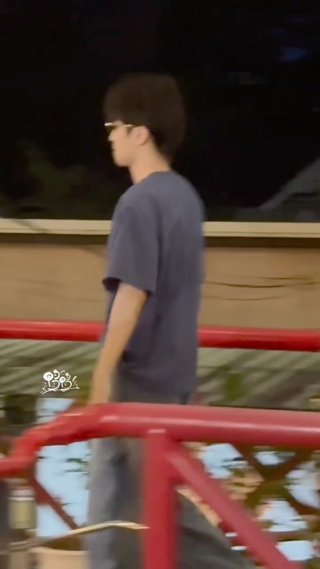 不知道为什么，今天最戳中我的就是这个画面诶。王俊凯 中餐厅10 去泰国餐厅吃饭，