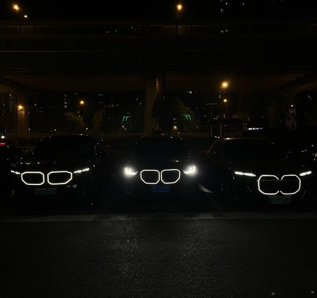 宝马7系降价约27万 不降价真的不行，卖不动啊，兄弟。而且即便是降到这个水平之后