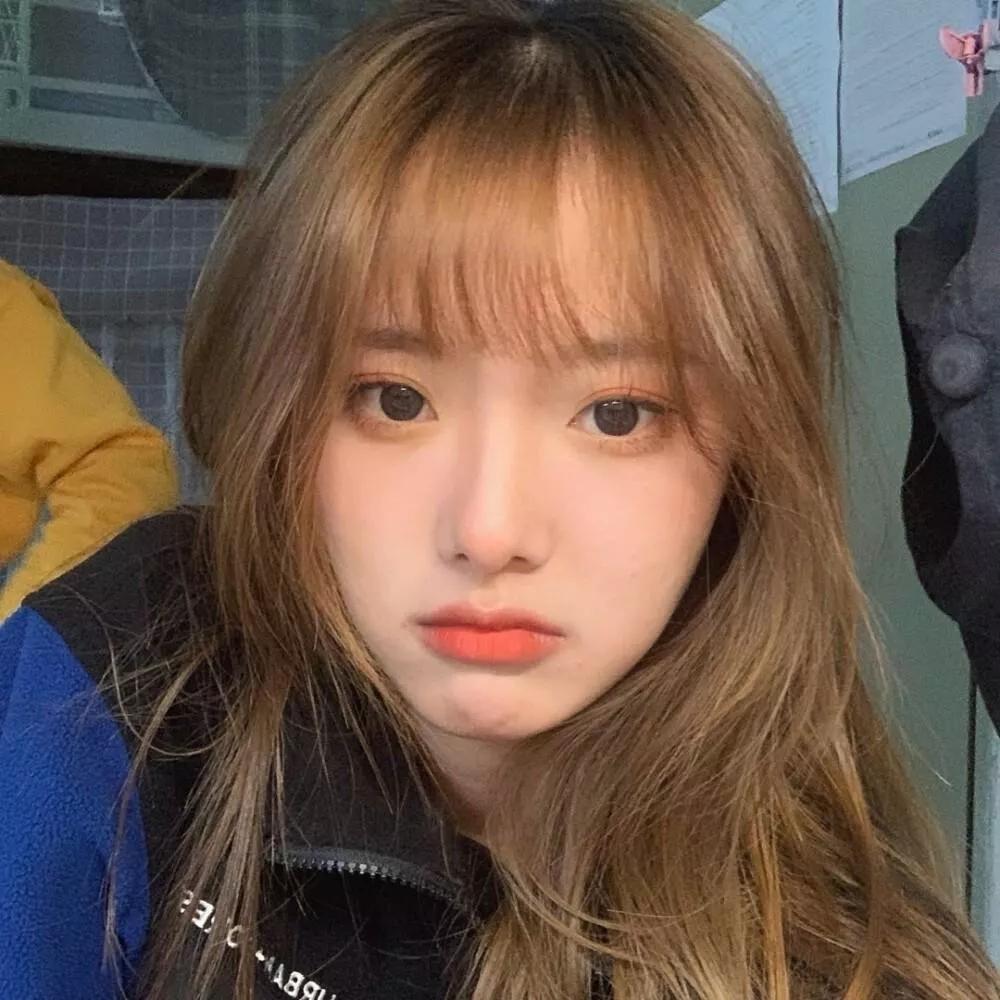 少女心事：沉思中的我💔少女 沉思少女 纯真少女心事 少女的微妙情绪 青春期的心