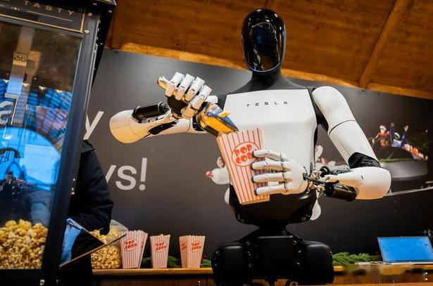 程序员追不上机器人干脆开电瓶车跟这两天机器人马拉松的新闻刷屏了！人形机器人真的是