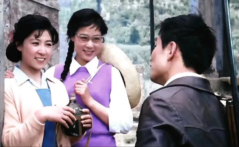 王馥荔还是蛮会自己去争取角色的，得知《天云山传奇》要拍电影，她马上找谢晋说想演冯