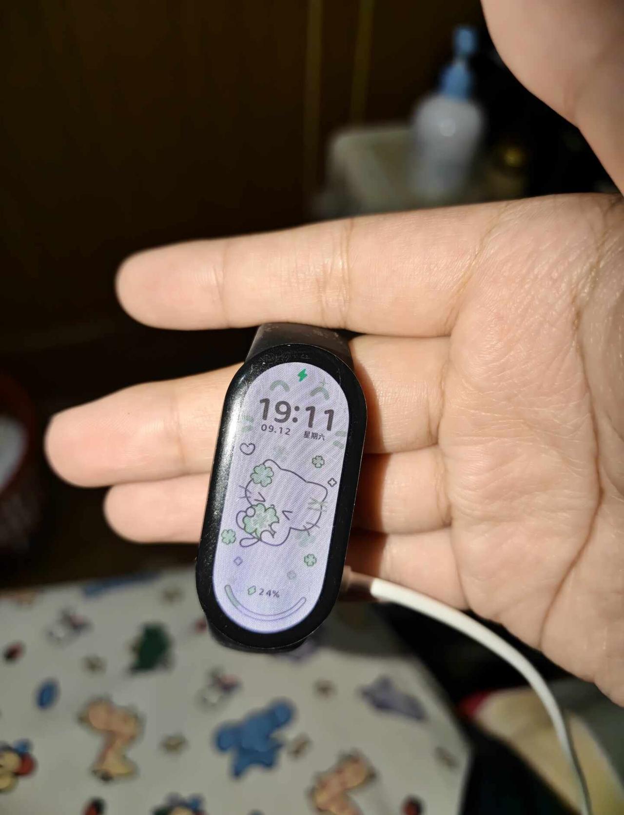 小米手环质量真好……
今天洗衣服忘记把手表拿出来了，这个手表在洗衣机经过了洗涤 