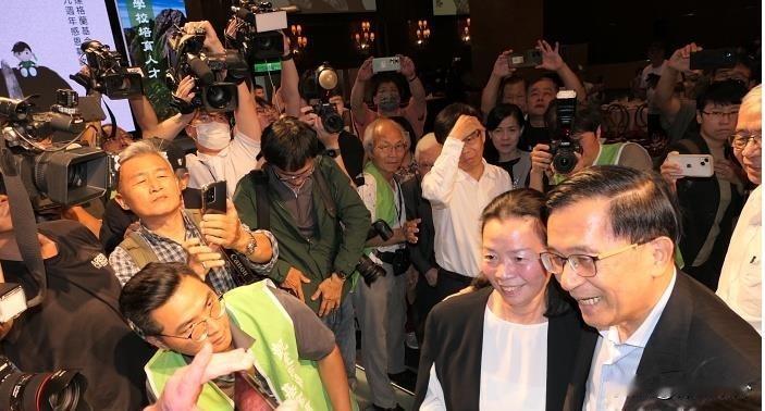 陈水扁爆料，他没被特赦的原因

陈水扁24日晚出席凯达格兰基金会募款餐会，爆料称